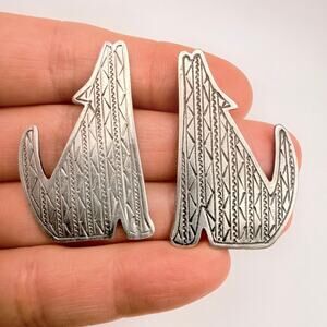 VTG JJ 1988 Jonette Jewelry Howling Wolf Coyote Earrings Southwest Etched Silver